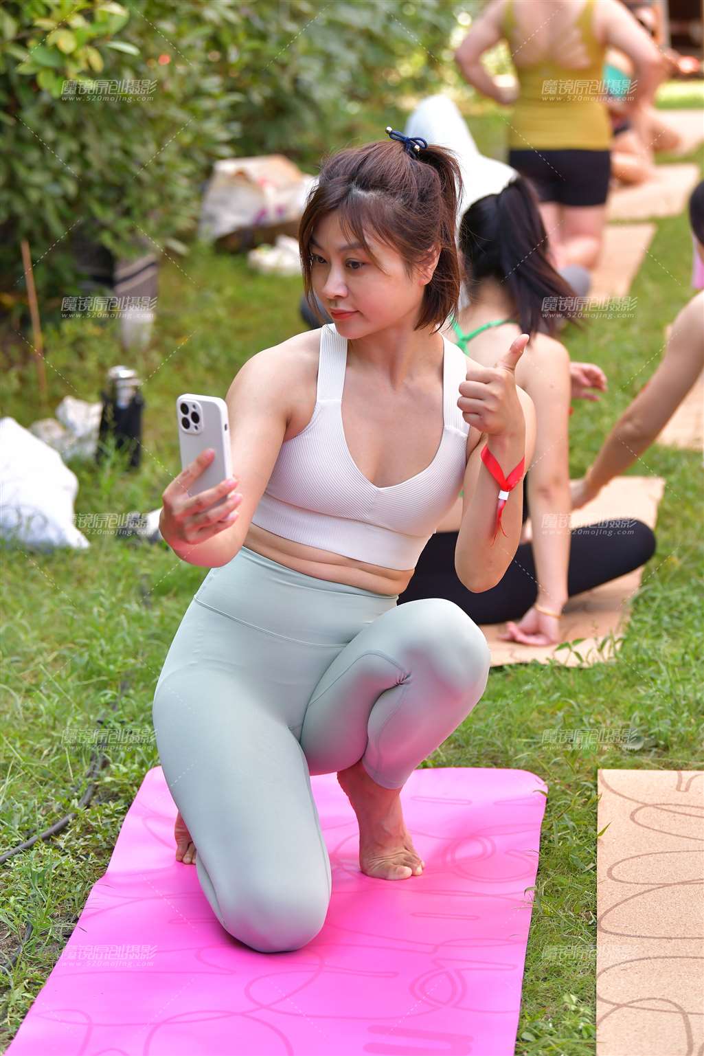 图片[3]-甜美瑜伽裤美女-流行馆