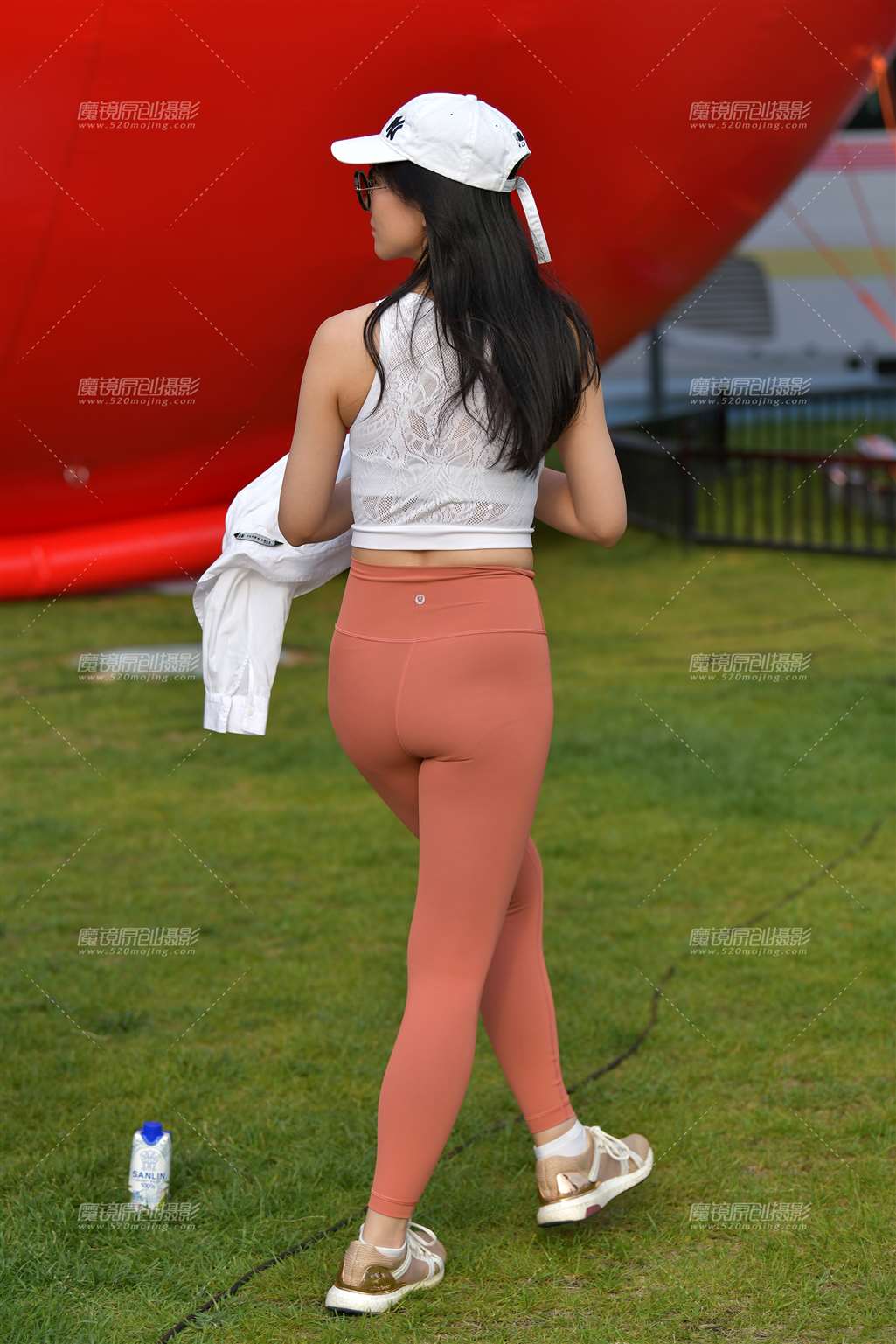 图片[2]-拍照瑜伽紧身裤美女-流行馆