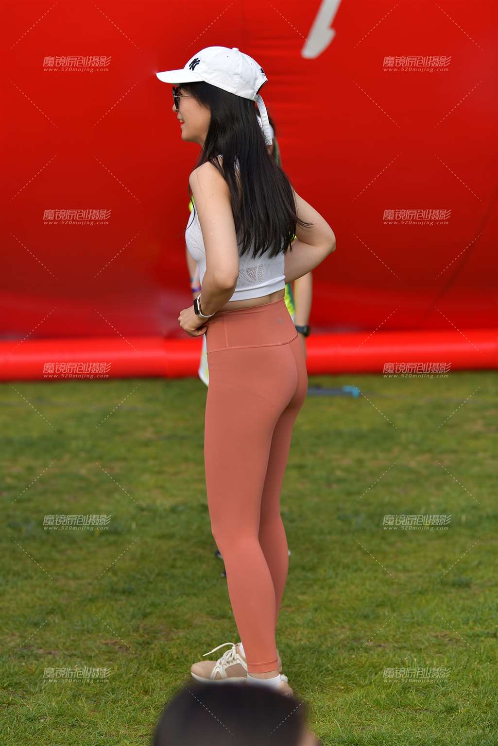 图片[4]-拍照瑜伽紧身裤美女-流行馆