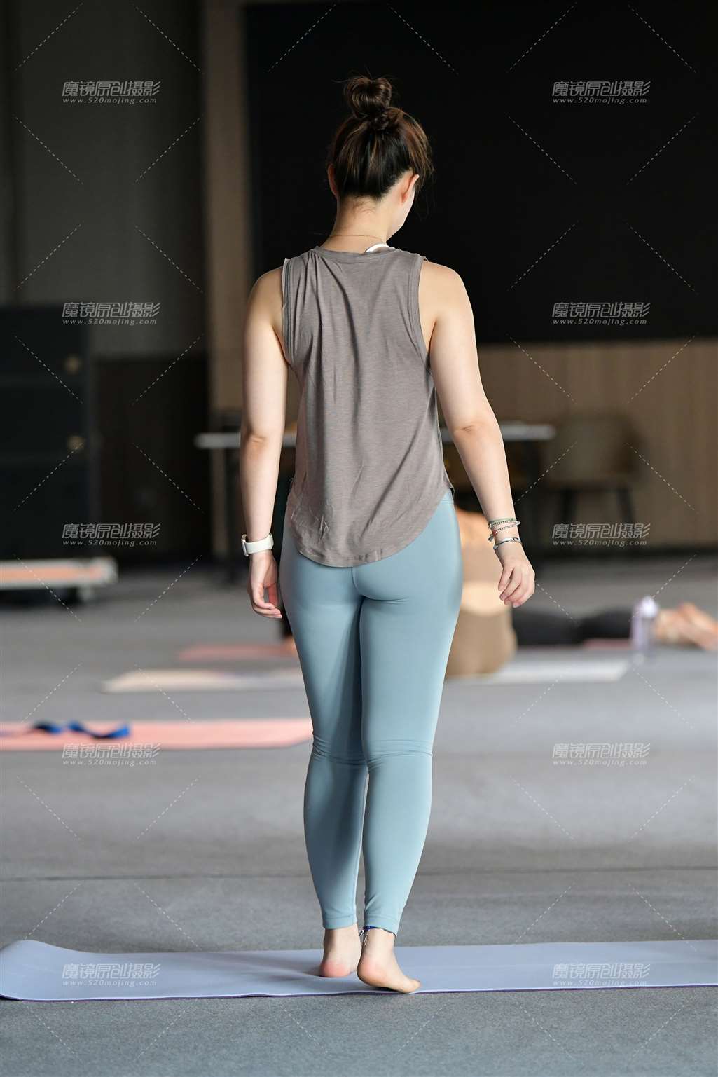 图片[2]-热汗紧身瑜伽美女-流行馆