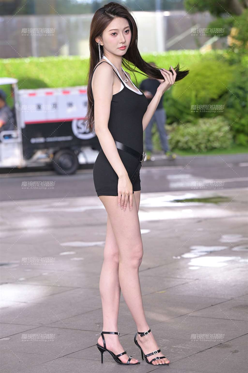 热裤长腿美女-流行馆