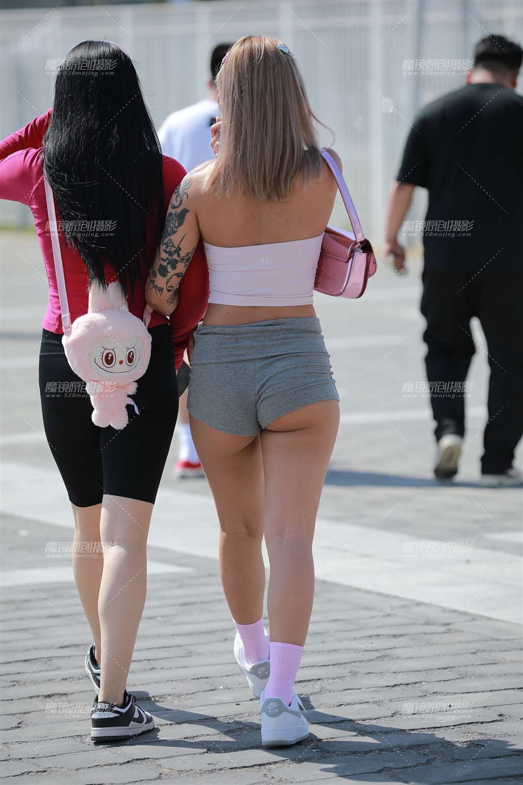 图片[2]-小麦色极品热裤美女-流行馆