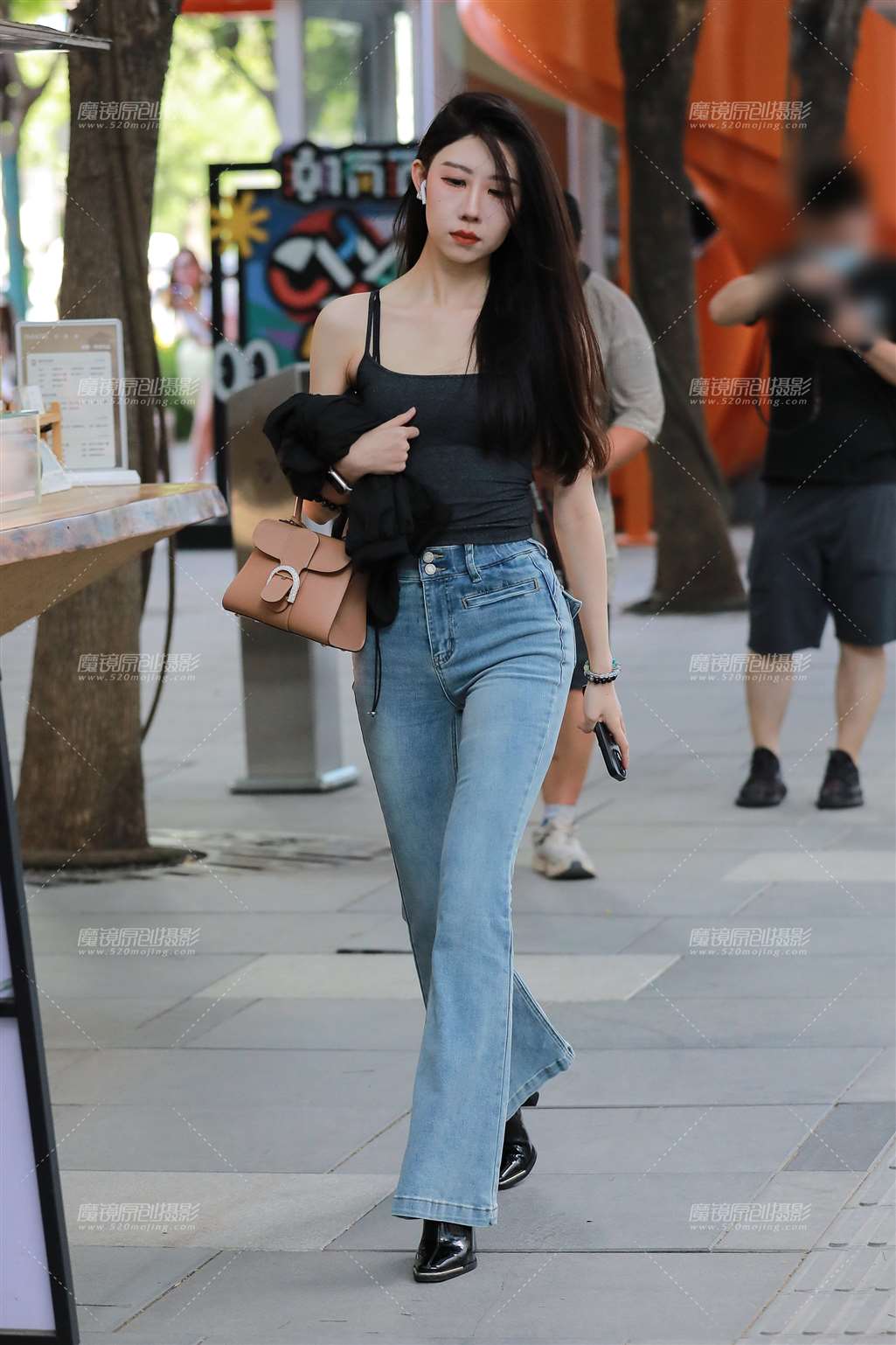 图片[4]-蓝色牛仔裤美女-流行馆
