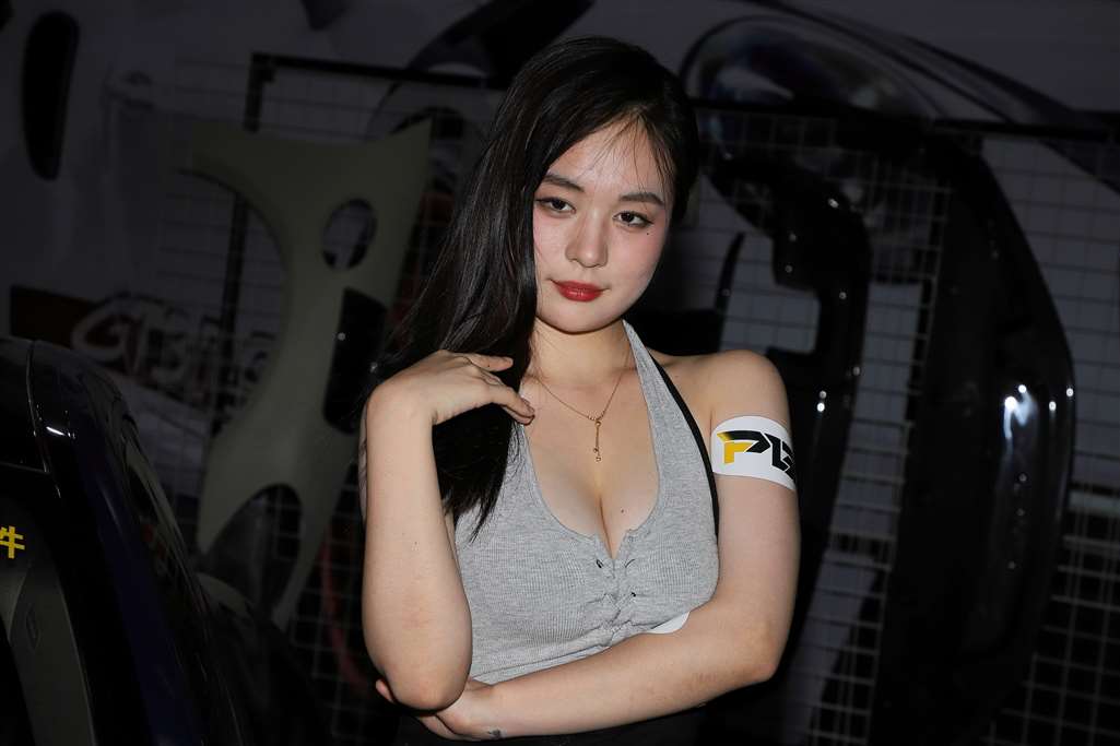 图片[5]-灰色小背心黑色短裙2-流行馆