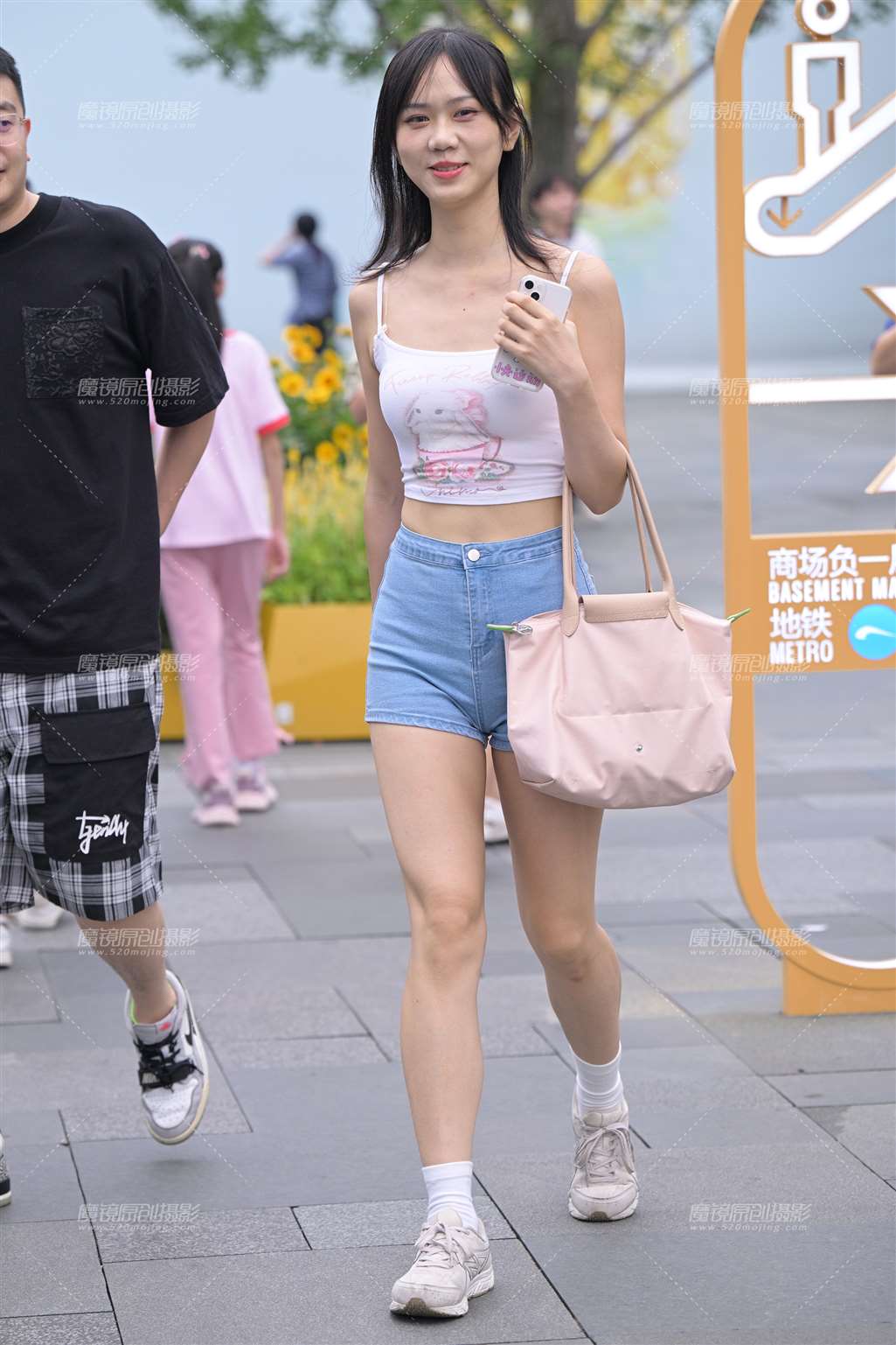 爱笑热裤小妹-流行馆