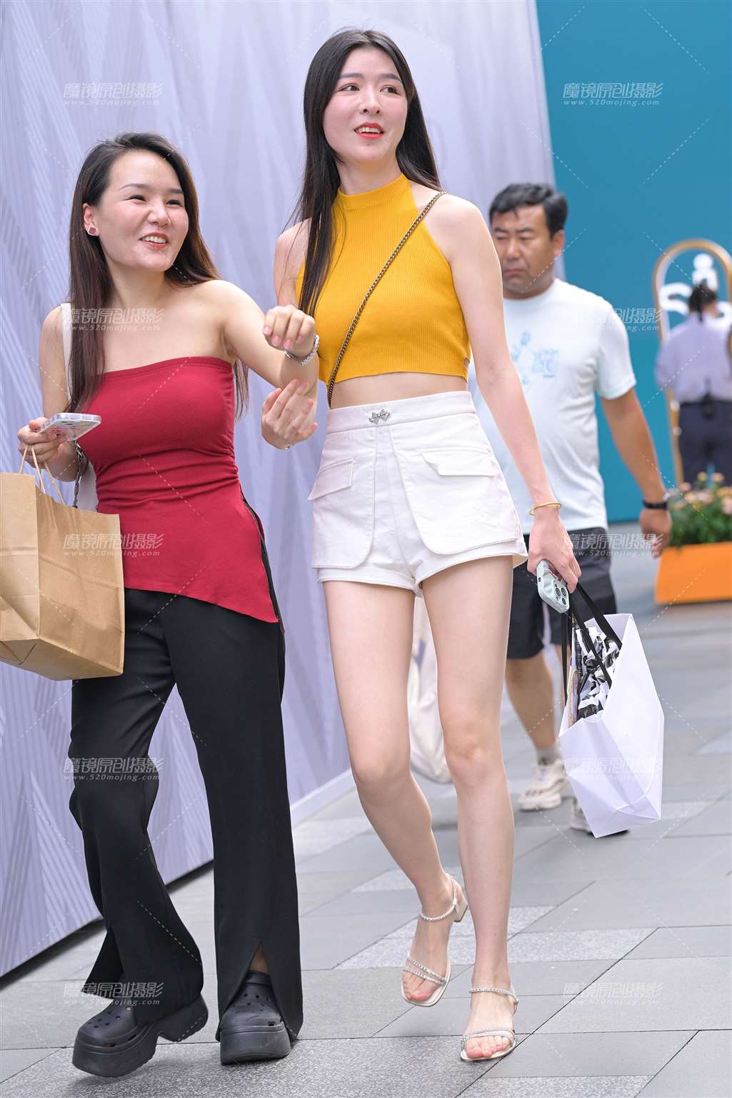 白色热裤长腿小姐姐-流行馆