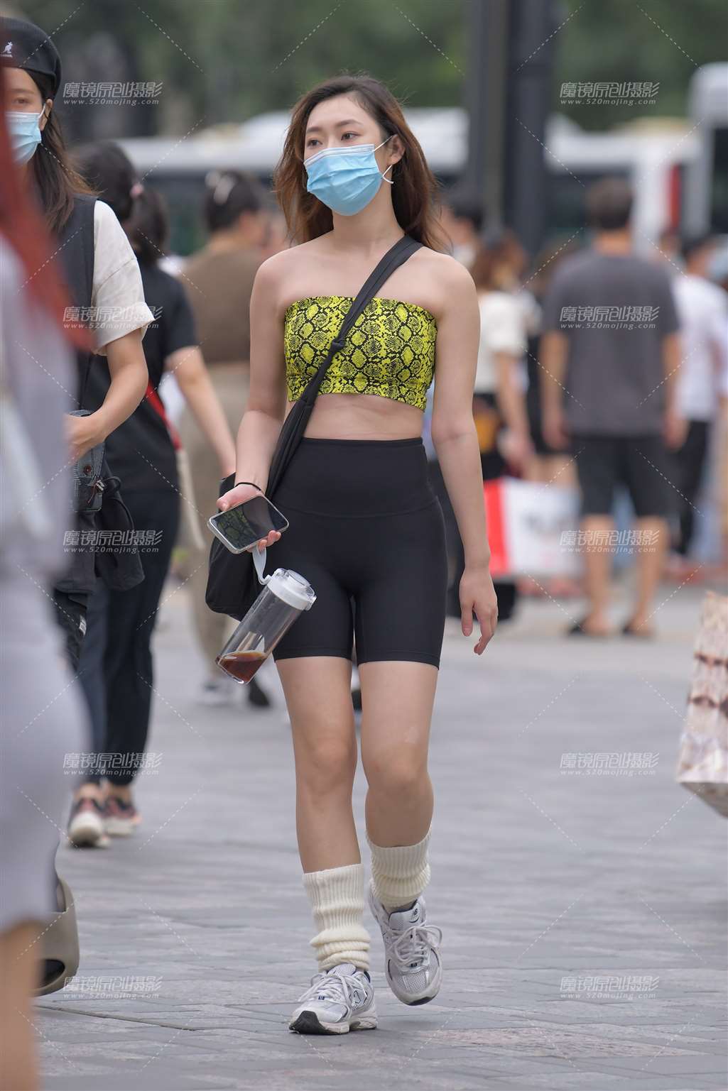 图片[4]-黑色瑜伽短裤美女-流行馆