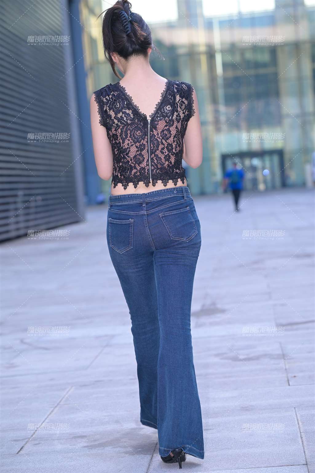 图片[2]-搭讪牛仔裤美女-流行馆