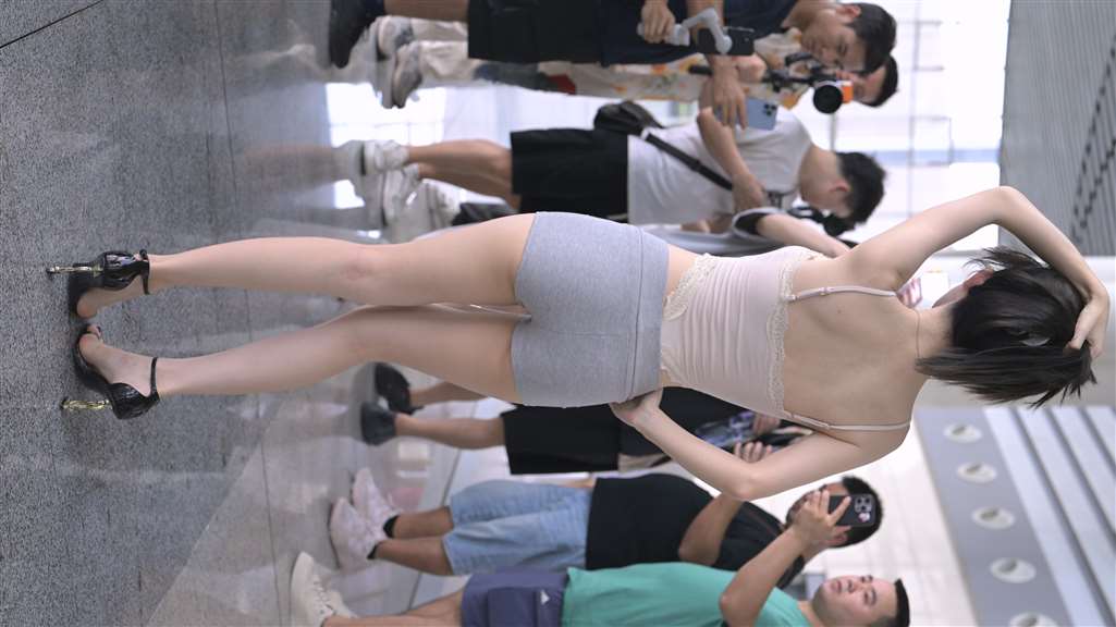 热裤美腿高清视频纯享版-流行馆