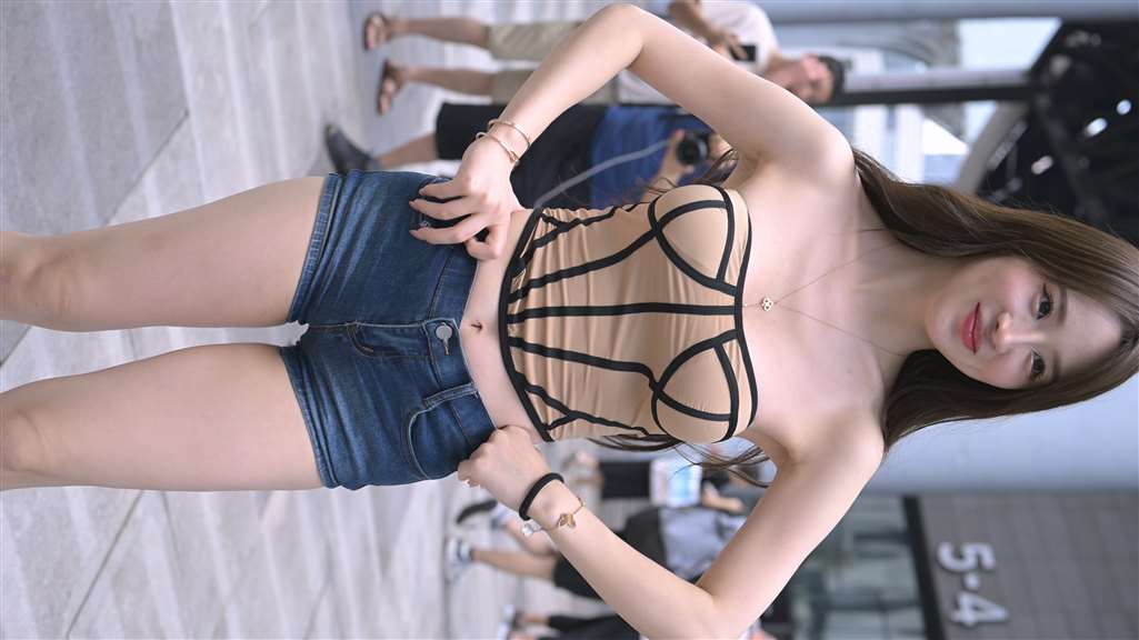 图片[2]-肉感热裤美女图片视频纯享版-流行馆
