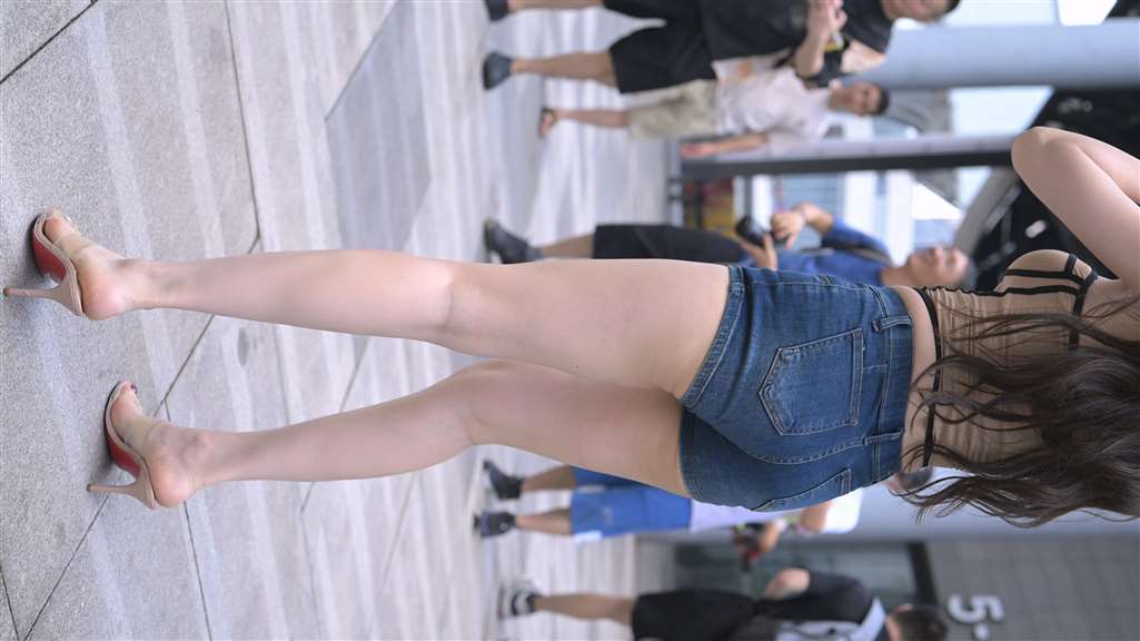 图片[3]-肉感热裤美女图片视频纯享版-流行馆