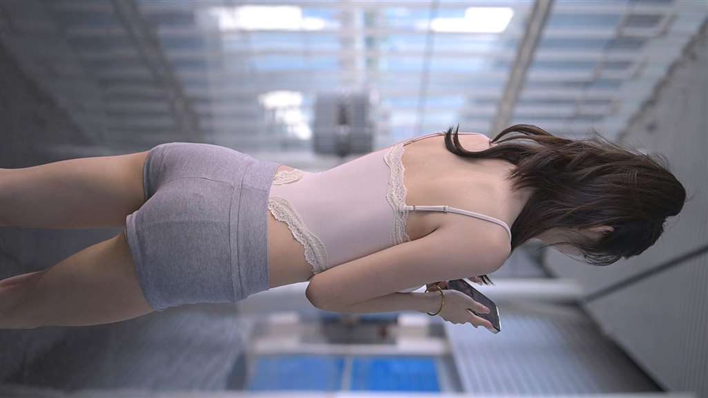 热裤美女高清视频纯享版-流行馆