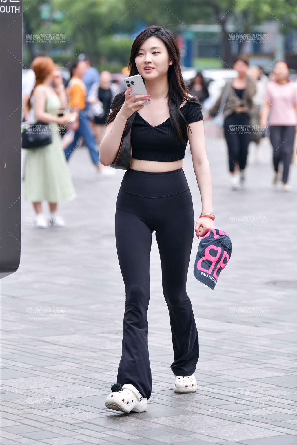 图片[3]-黑衫紧身裤美女-流行馆
