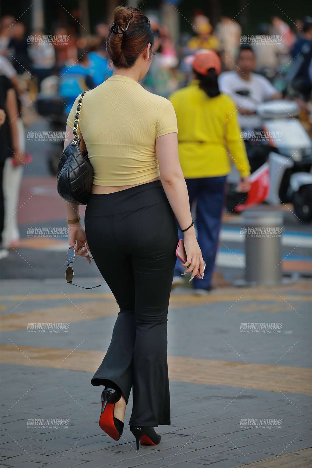 图片[2]-丰润黑色瑜伽裤美女-流行馆