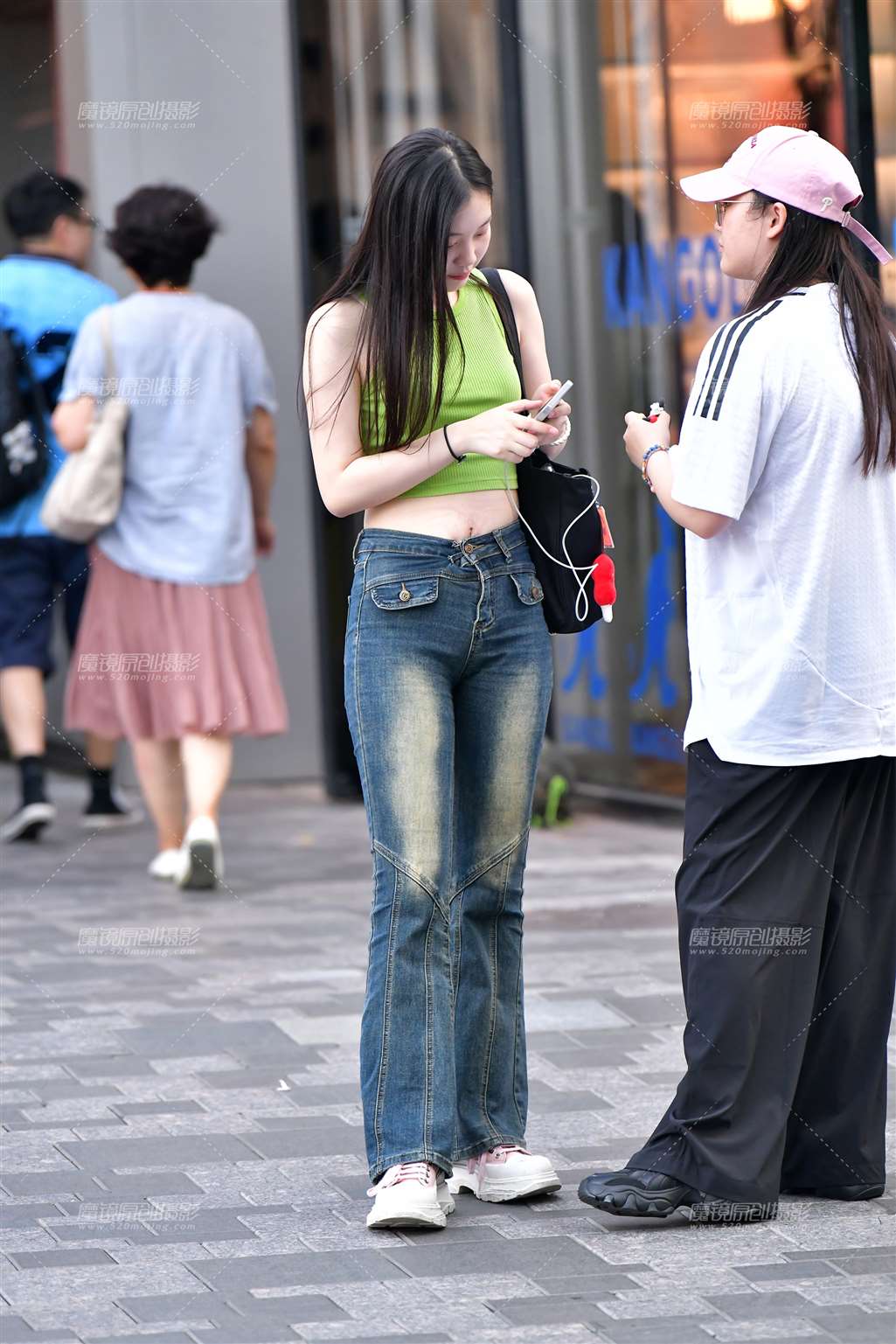 图片[4]-美瞳牛仔裤美女-流行馆