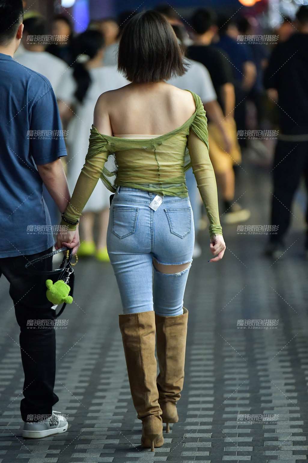 图片[2]-长靴牛仔裤美女-流行馆