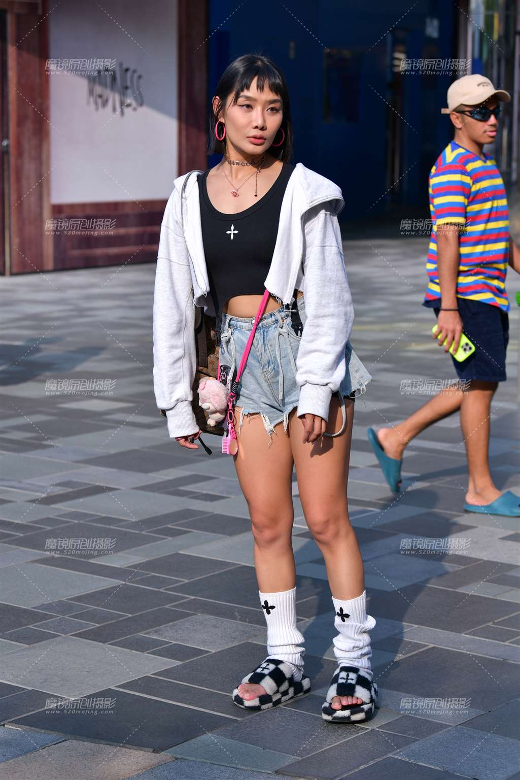图片[5]-逛街拍照热裤美女-流行馆