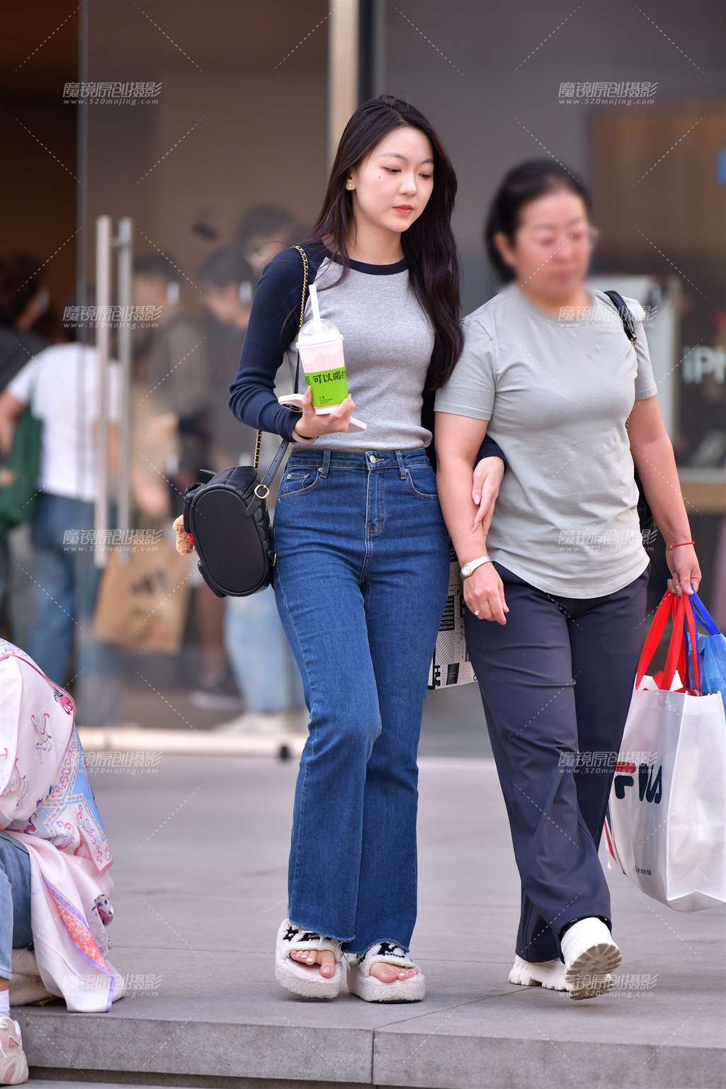 图片[3]-美甲清纯牛仔裤美女-流行馆