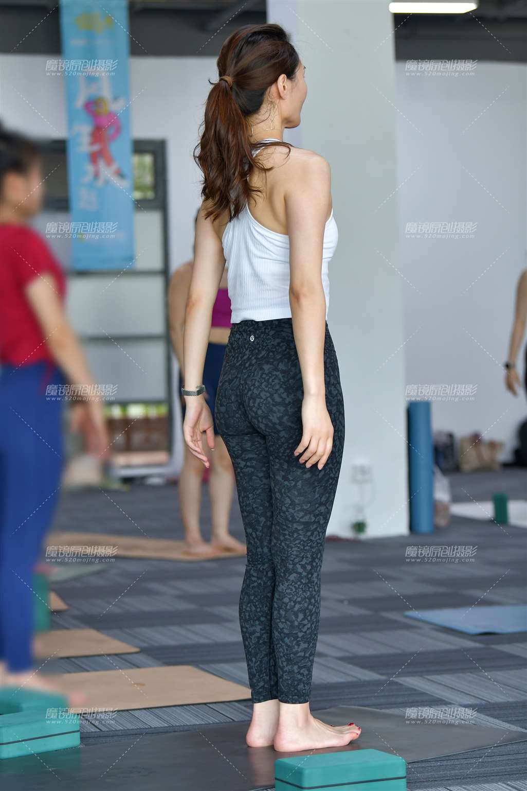 图片[4]-韵味豹纹舒展瑜伽美女-流行馆
