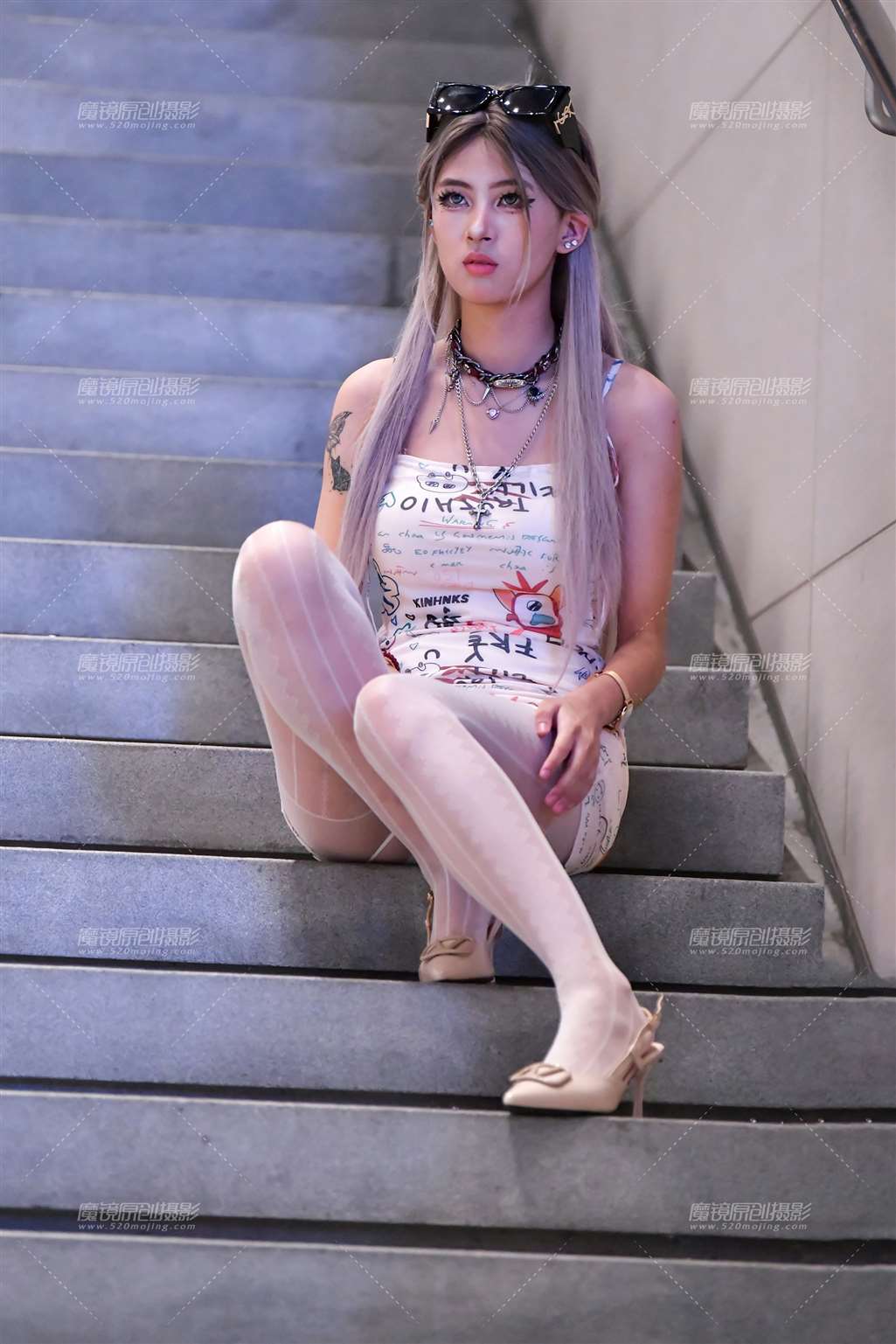 图片[3]-白丝袜短裙美女-流行馆