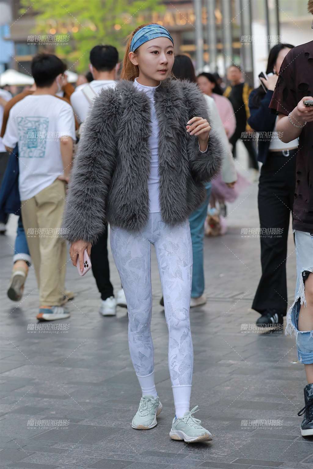 图片[5]-浅色瑜伽裤美女-流行馆