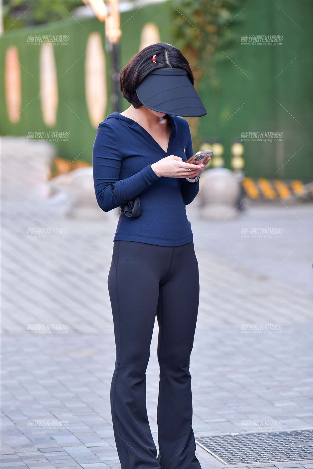 图片[3]-遮阳帽瑜伽紧身裤美女-流行馆