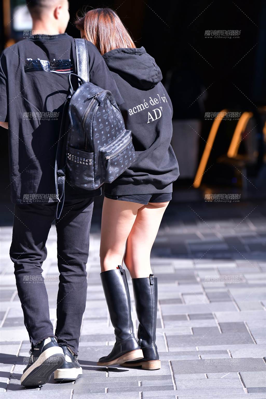 图片[3]-活泼超短黑热裤美女-流行馆