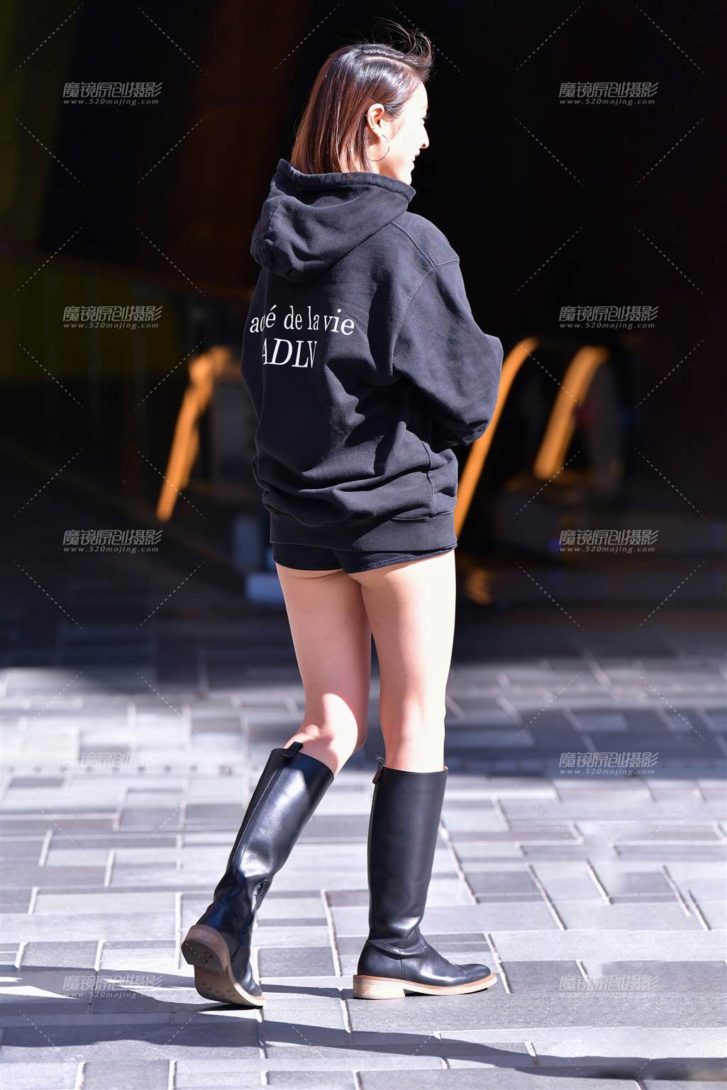 图片[4]-活泼超短黑热裤美女-流行馆