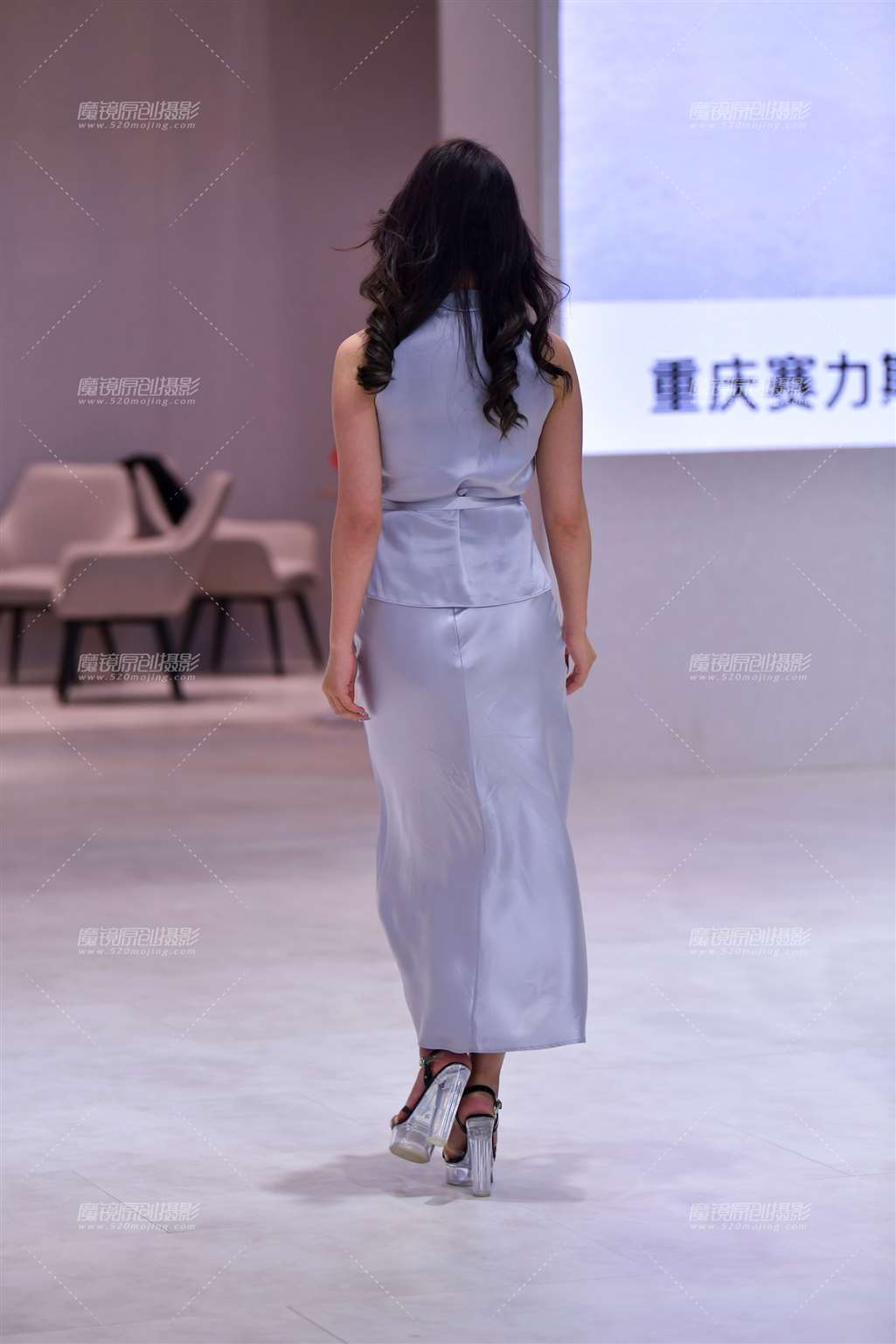 图片[2]-水晶高跟长裙美女-流行馆