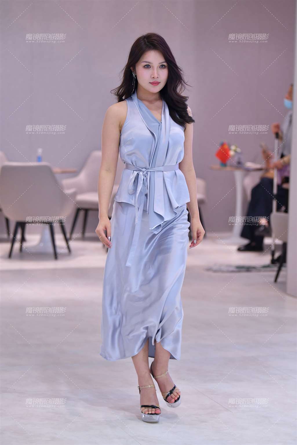 图片[3]-水晶高跟长裙美女-流行馆