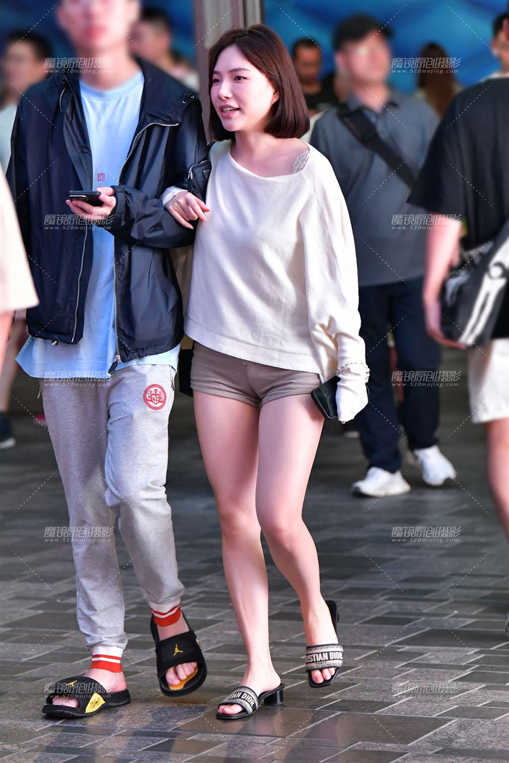 图片[4]-逛街米色热裤美女-流行馆