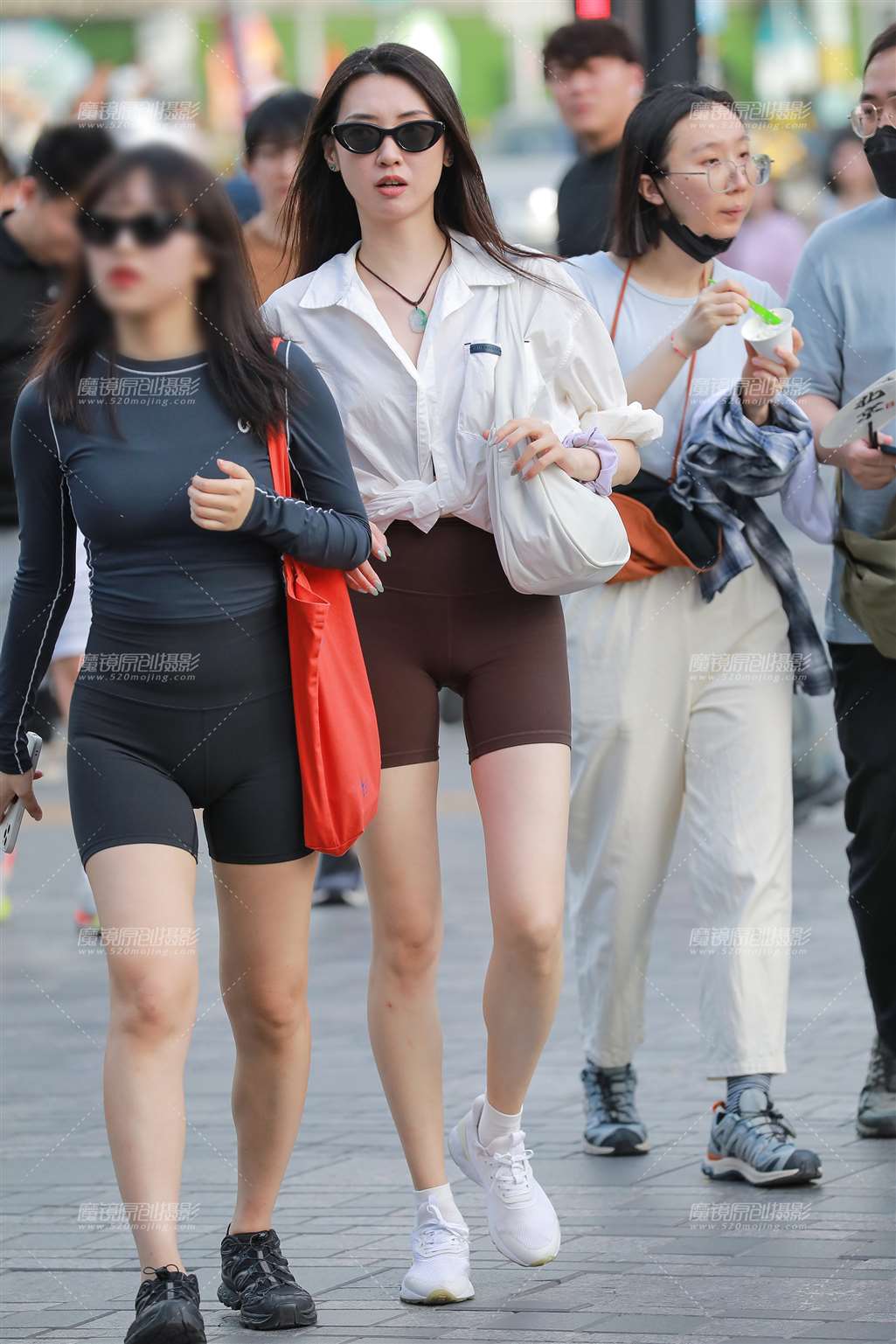 图片[5]-咖色瑜伽短裤美女-流行馆
