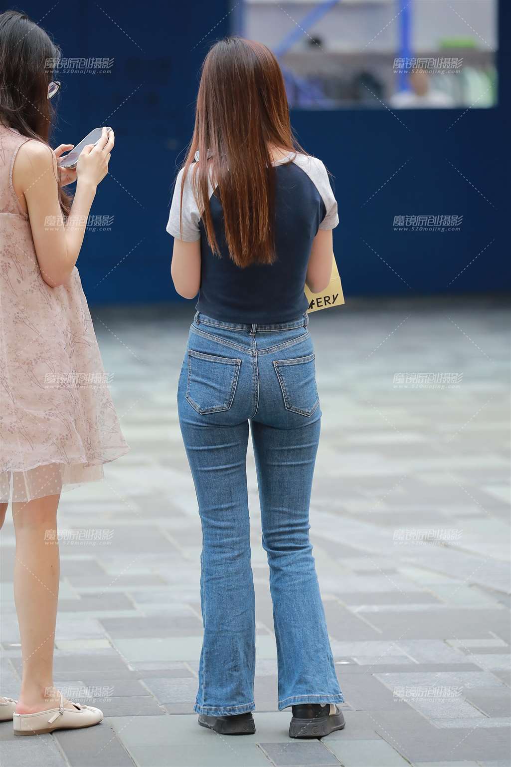 图片[2]-蓝色牛仔裤小妹-流行馆