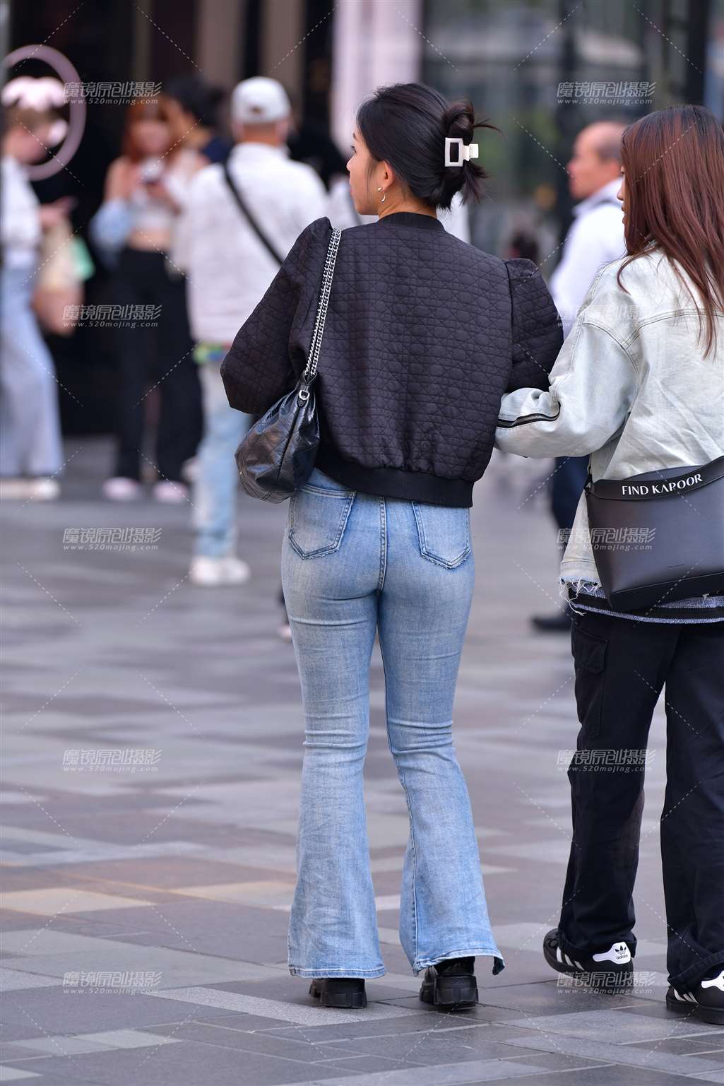 图片[3]-约会闺蜜紧身牛仔裤美女-流行馆