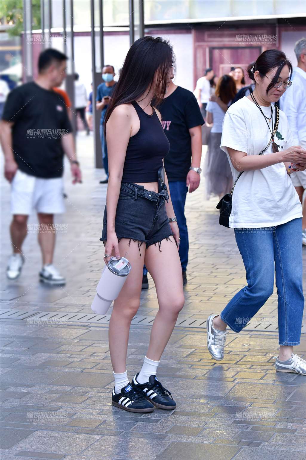 图片[4]-黑色牛仔热裤美女-流行馆