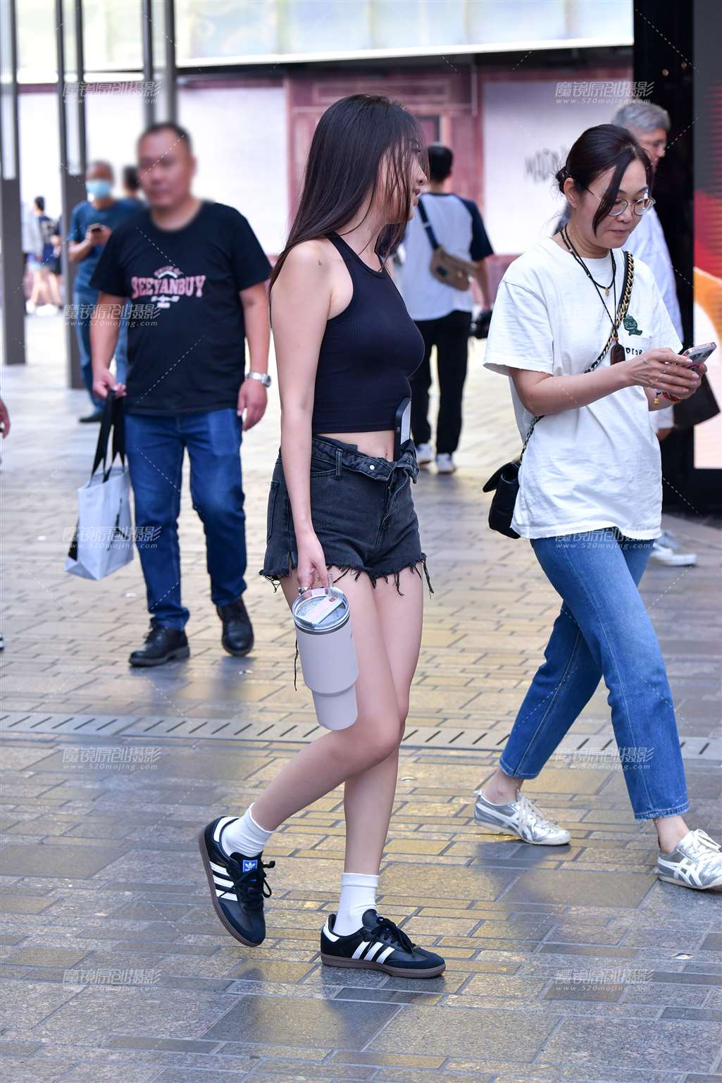 图片[5]-黑色牛仔热裤美女-流行馆