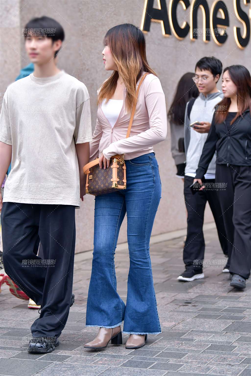 图片[4]-高挑微丰腴牛仔裤美女-流行馆