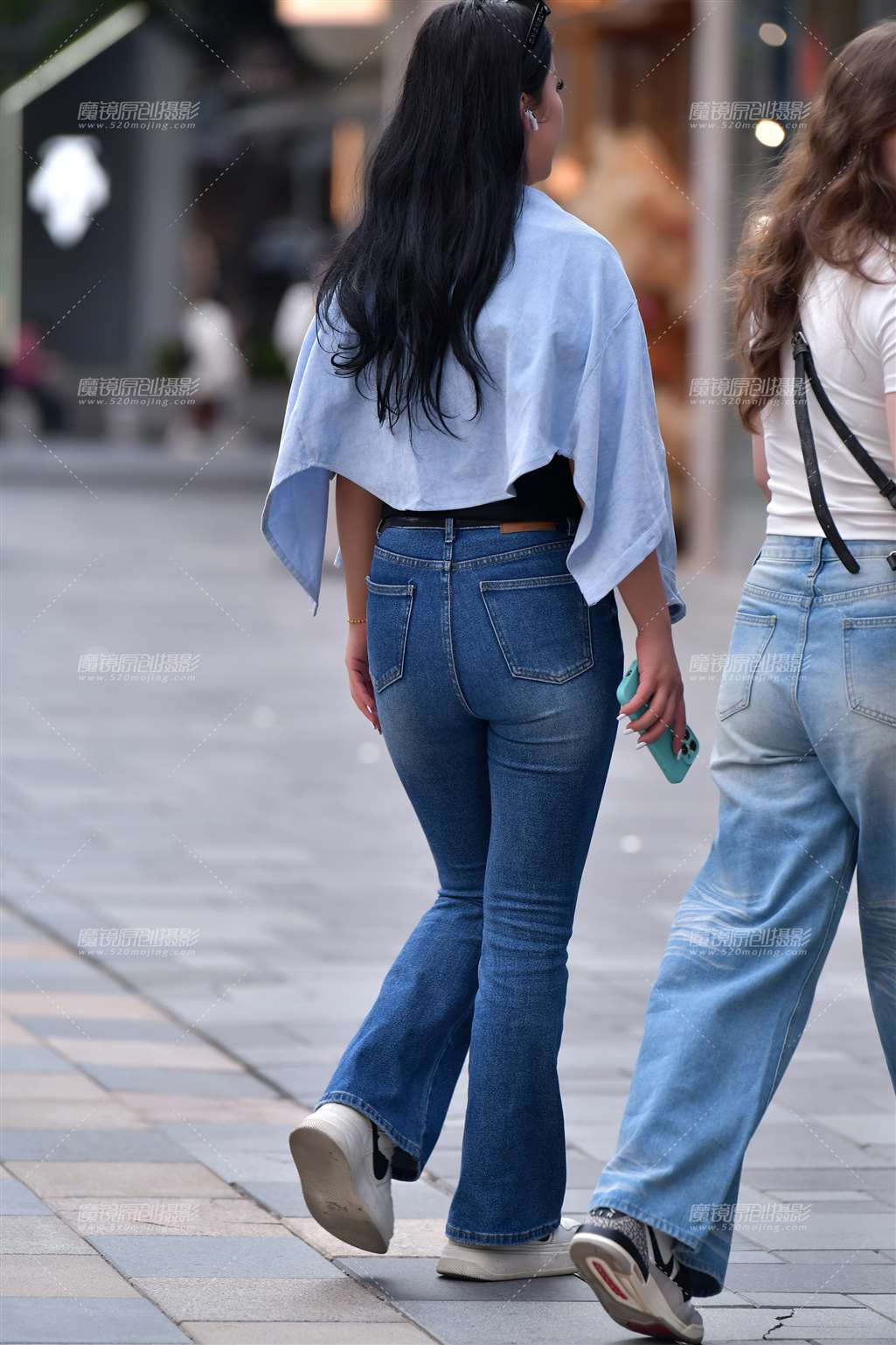 图片[5]-紧身黑衫牛仔裤美女-流行馆