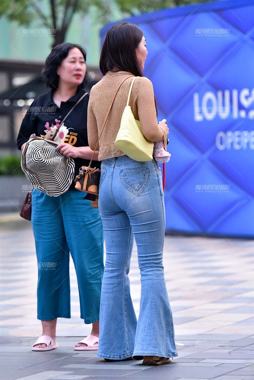 图片[3]-拍照微丰腴牛仔裤美女-流行馆