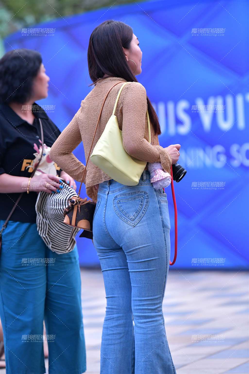 图片[4]-拍照微丰腴牛仔裤美女-流行馆