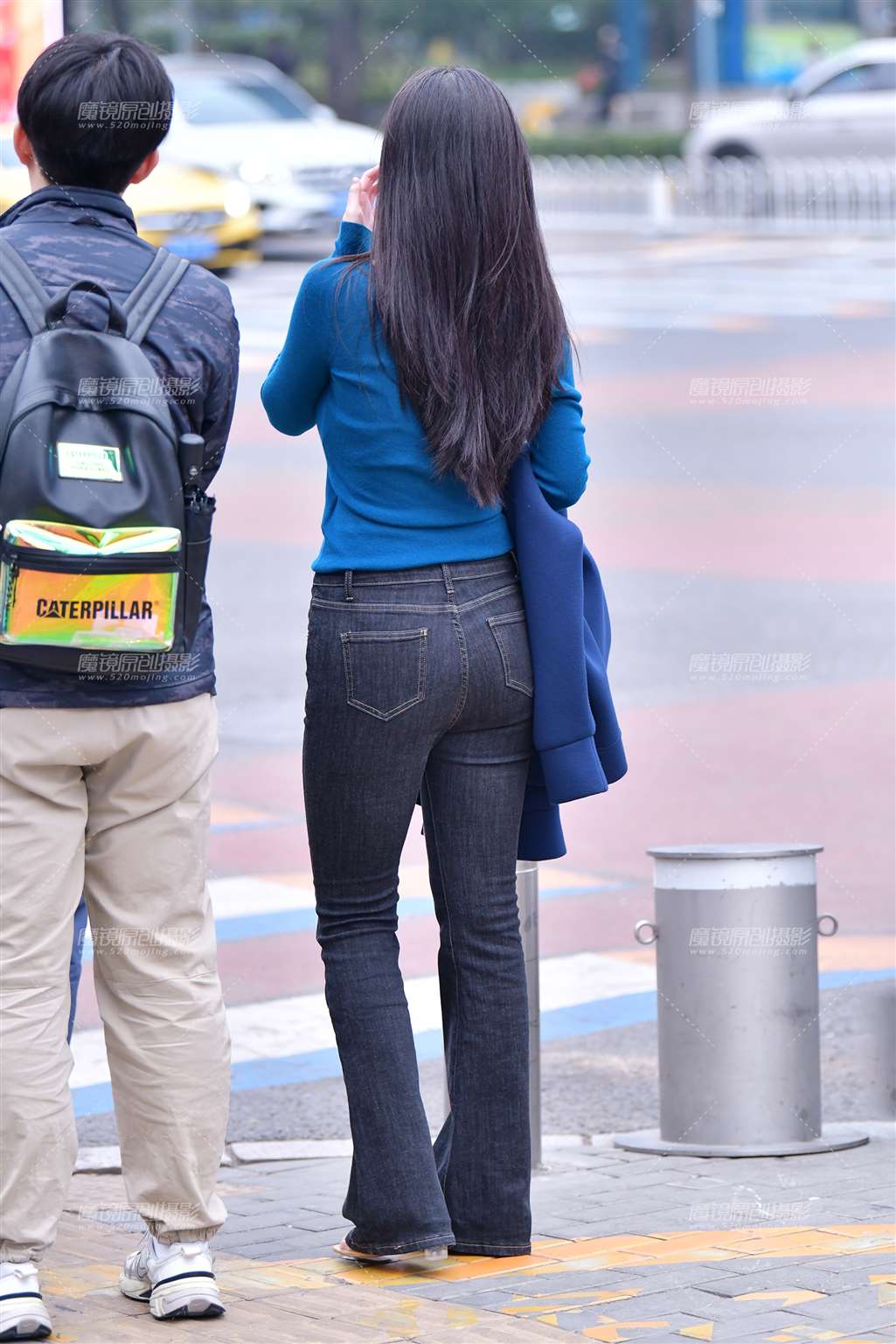 图片[2]-红嘴唇甜美牛仔裤美女-流行馆