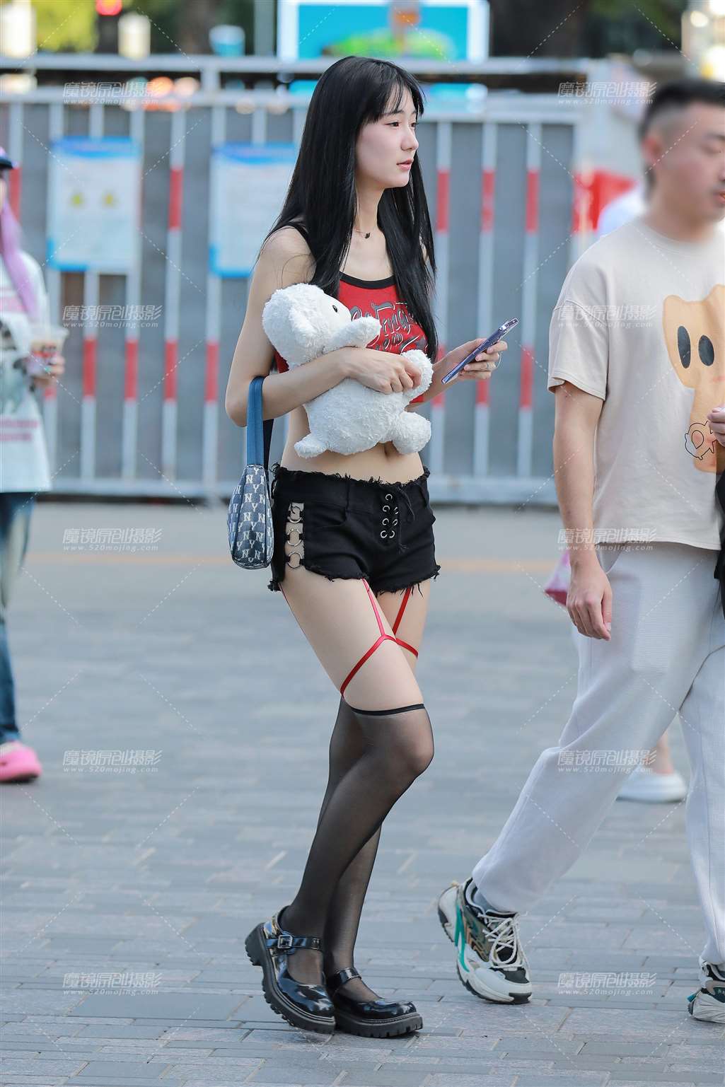 黑色热裤女友-流行馆