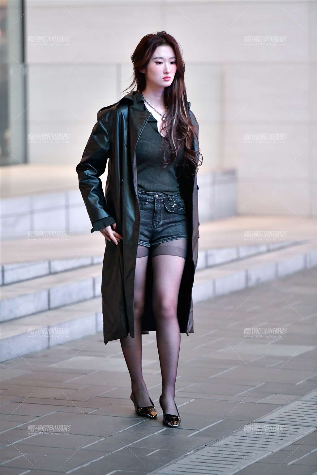 图片[4]-披风黑丝热裤美女-流行馆