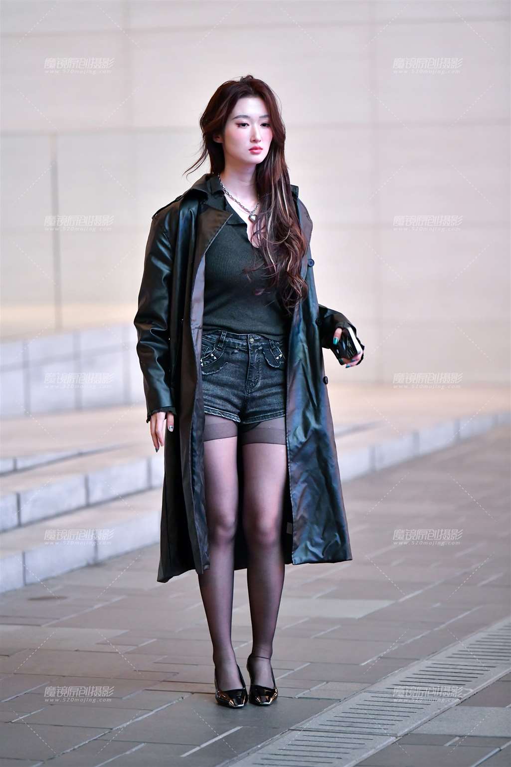 图片[5]-披风黑丝热裤美女-流行馆