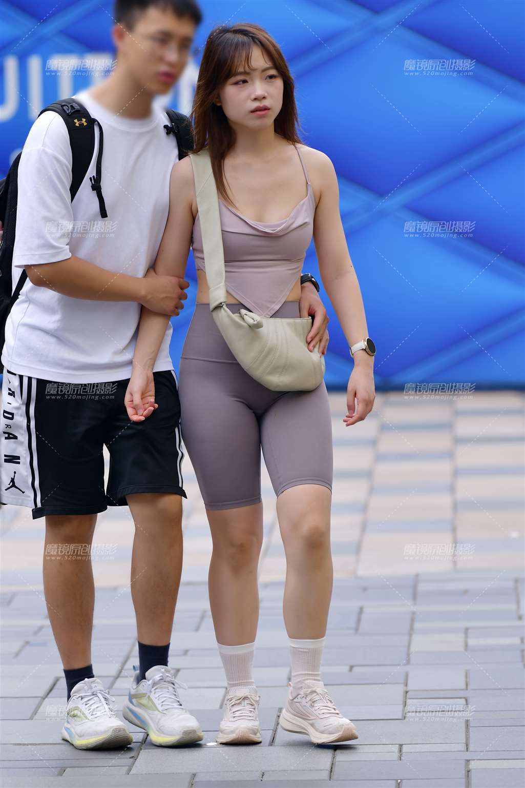瑜伽五分紧身裤美女-流行馆