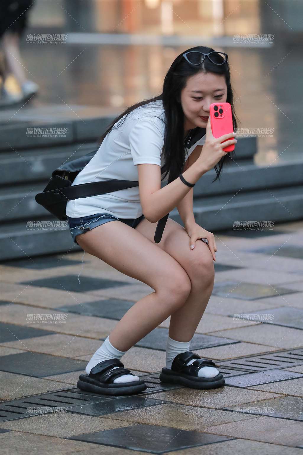 牛仔热裤小姐姐-流行馆