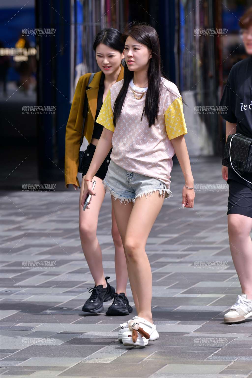 青春牛仔热裤美女-流行馆