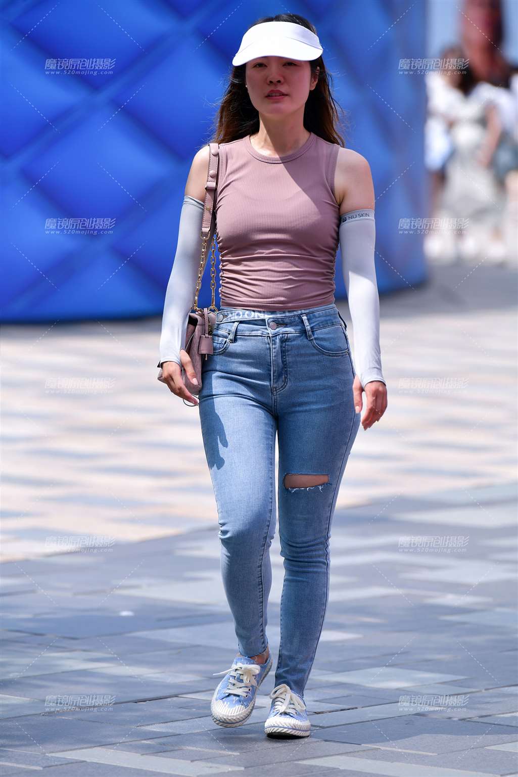 图片[4]-开心牛仔裤美女-流行馆