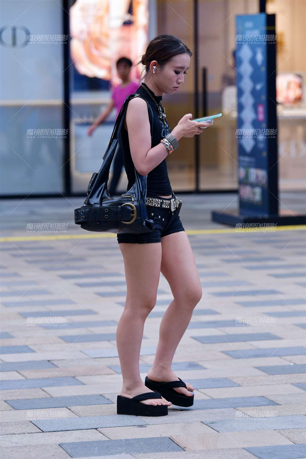 图片[5]-黑色紧致热裤美女-流行馆