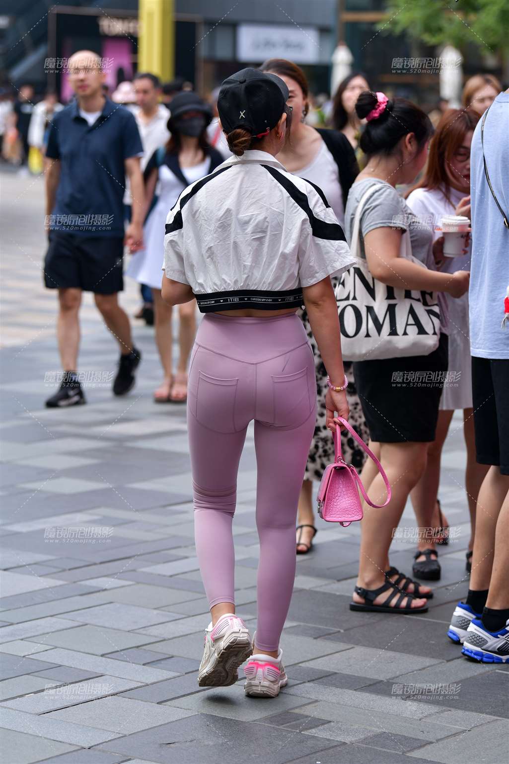 图片[4]-水粉紧身裤美女-流行馆